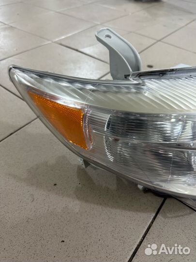 Правая фара Toyota Camry 40 рестайл галоген 9241