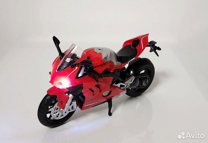 Модель мотоцикла Ducati Panigale V4