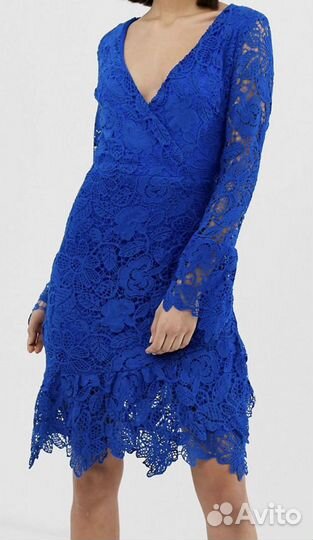 Кружевное платье с длинным рукавом