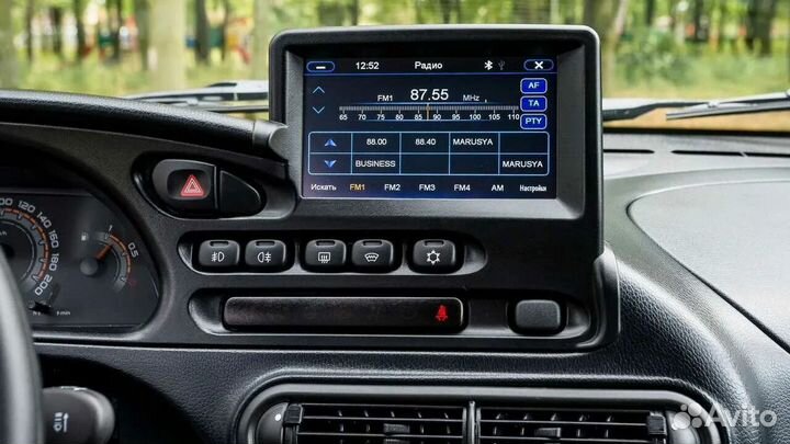 Продается штатная мультимедиа нива тревел