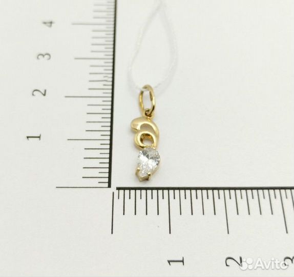 Золотая подвеска с фианитом