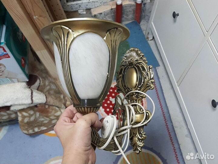 Большая люстра и 2 бра