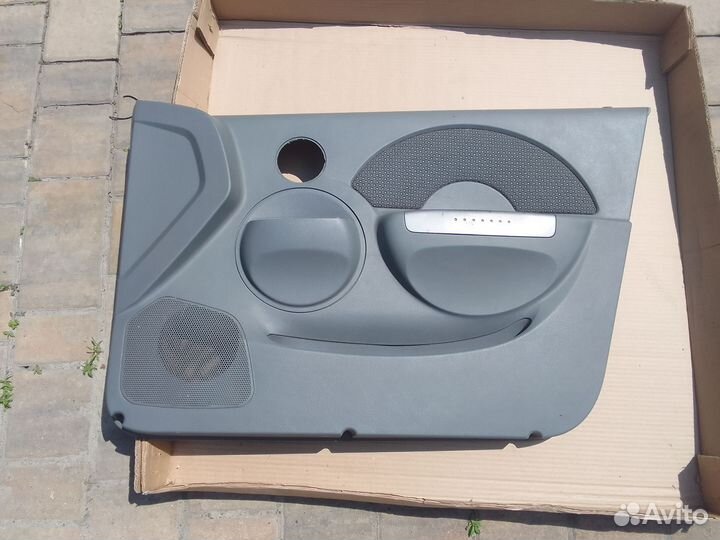 Обшивка передний правой двери Chevrolet Aveo T200