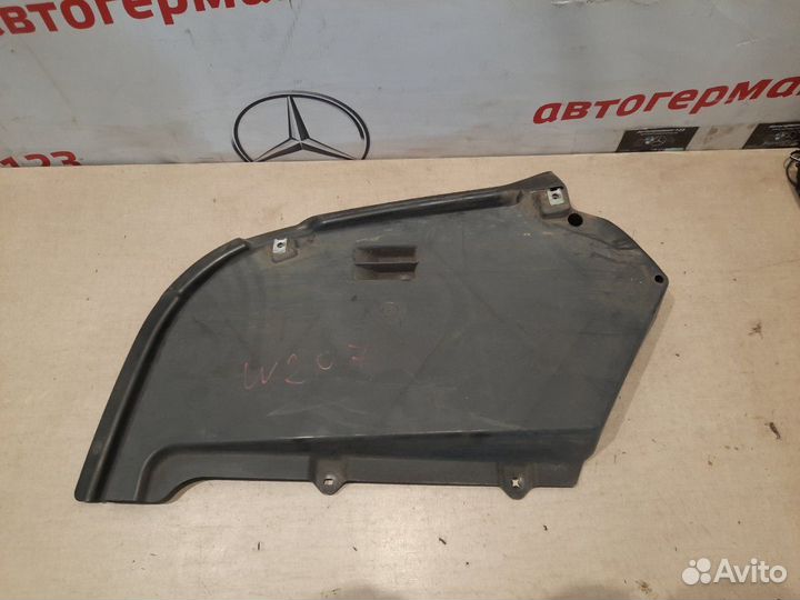 Пыльник двигателя Mercedes E250 C207 271.860 2010