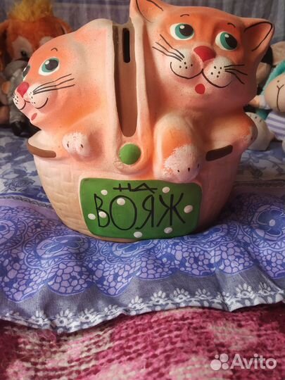 Пакет игрушек и копилка