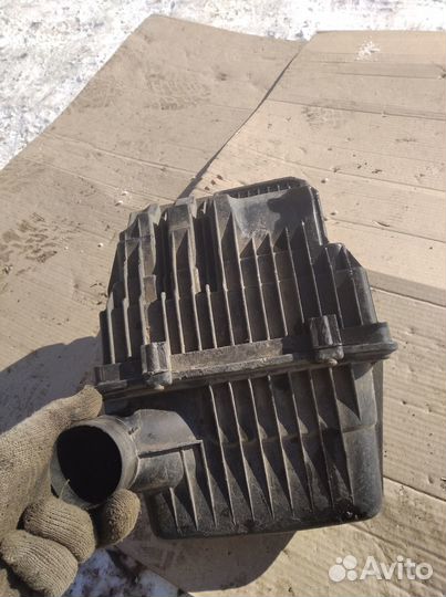 Корпус воздушного фильтра с дефектом Peugeot 307