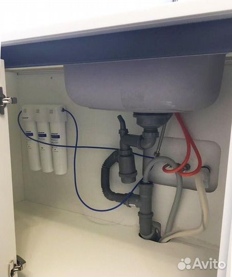 Кухня на заказ с доводчиками