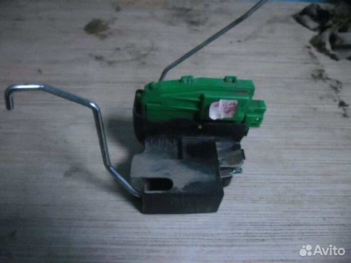 Замок двери задней правой 814204Y010 Kia RIO 3 рио