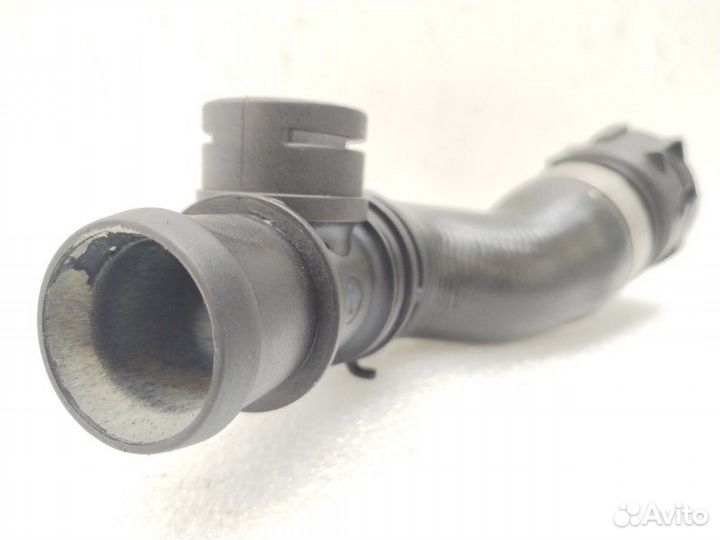 Патрубок системы охлаждения Volkswagen Tiguan 1