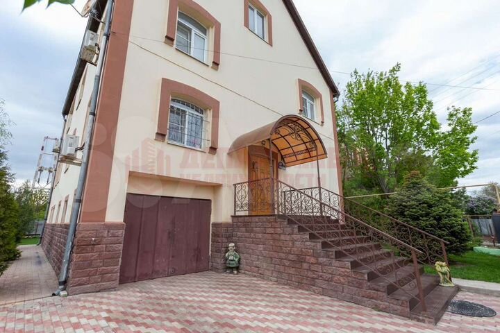 Коттедж 353,6 м² на участке 7 сот.