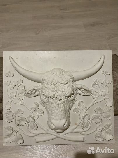 Декоративная поита с быком