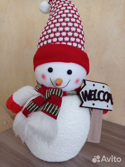 Снеговик под елку