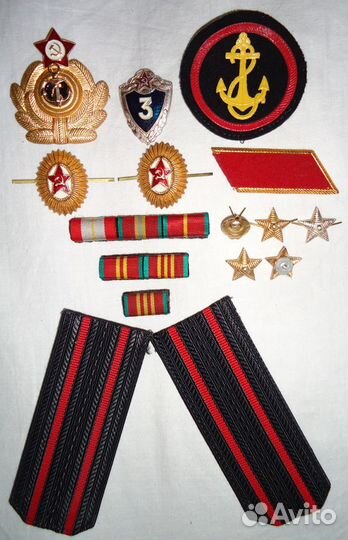 Армейская фурнитура,значки,погоны,кокарды,пуговицы