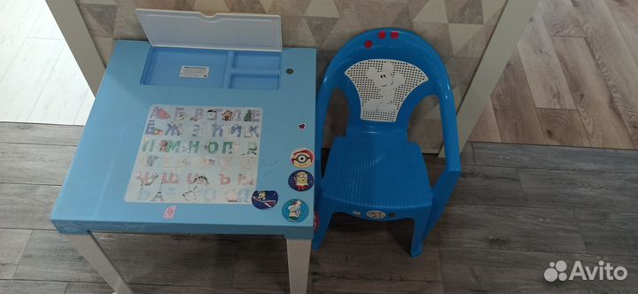 Детский стол и стул