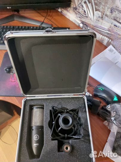 Студийный микрофон akg p220