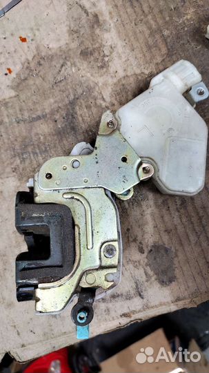 Замок двери nissan almera classic B10