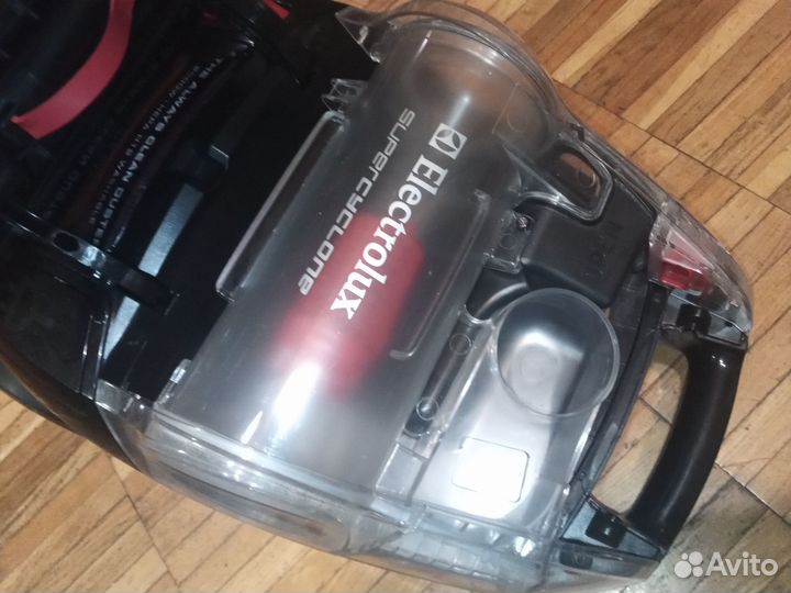 Пылесос Electrolux Supercyclone ZSC 2200FD