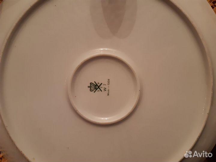 Форфоровая тарелка большая гдр в идеальном состоян