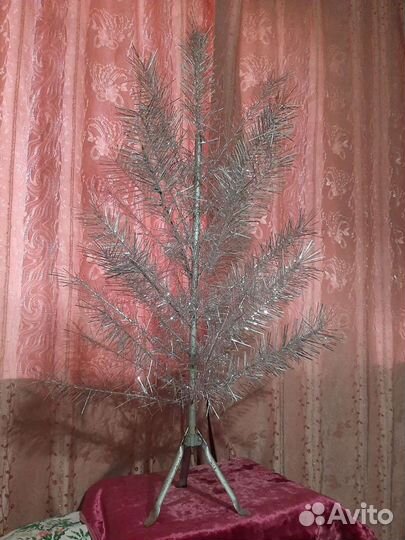 Елка,Игрушки ссср.флажки бронь