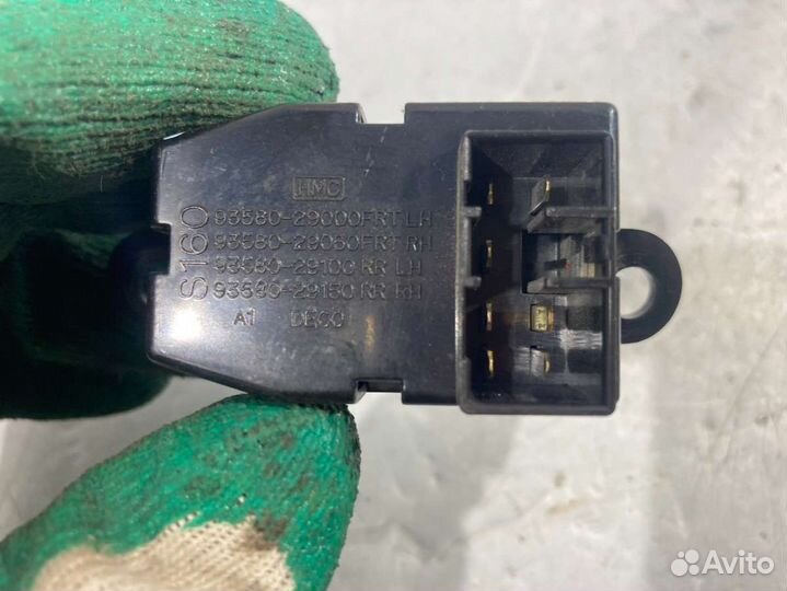 Кнопка стеклоподъемника hyundai lantra 2 93580-29000