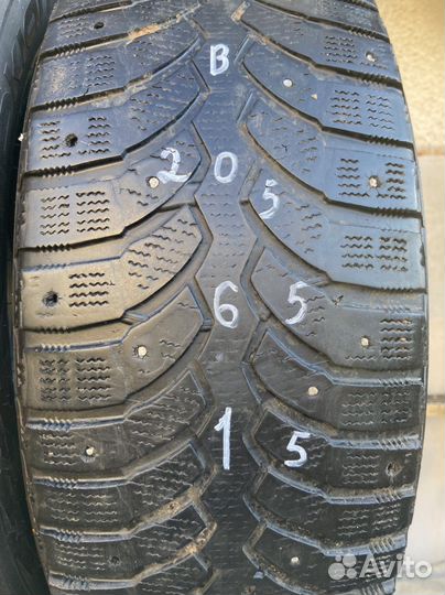 Bridgestone Blizzak Spike-01 205/65 R15 94T