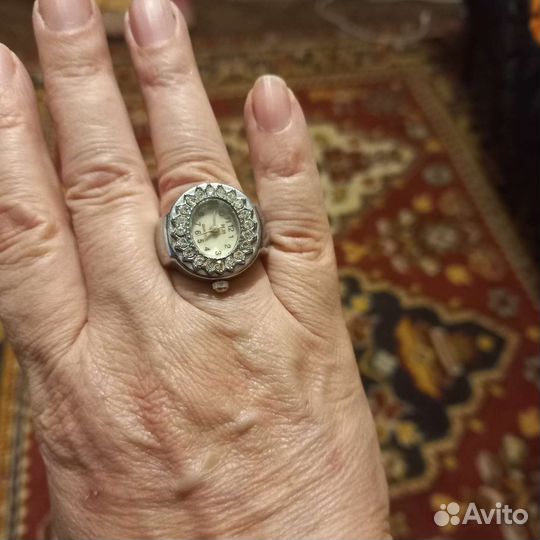 Часы кольцо