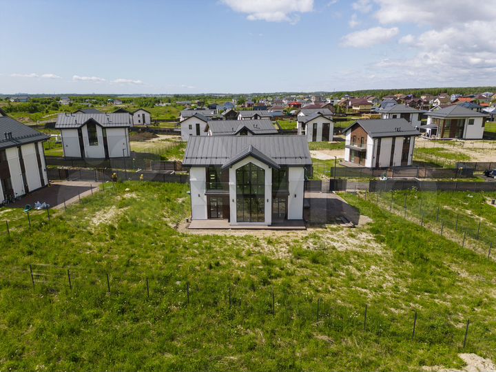 Коттедж 211,5 м² на участке 11,7 сот.