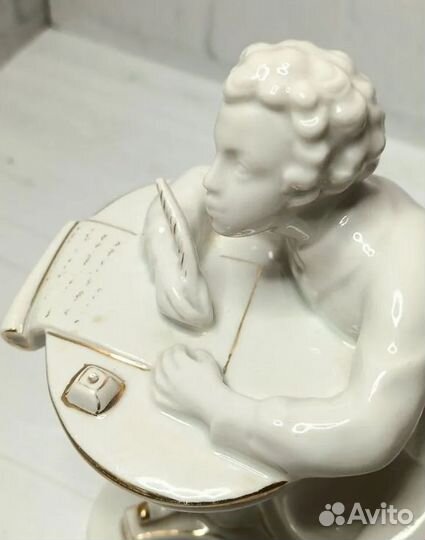 Юный Пушкин за столом, лфз. СССР