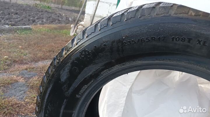 Kumho I'Zen Stud Snow KW11 215/60 R17