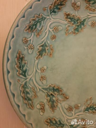 Старинное блюдо С желудями. (майолика)