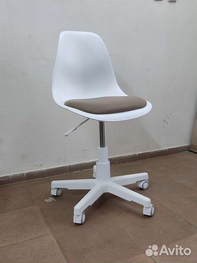 Компьютерное кресло белое