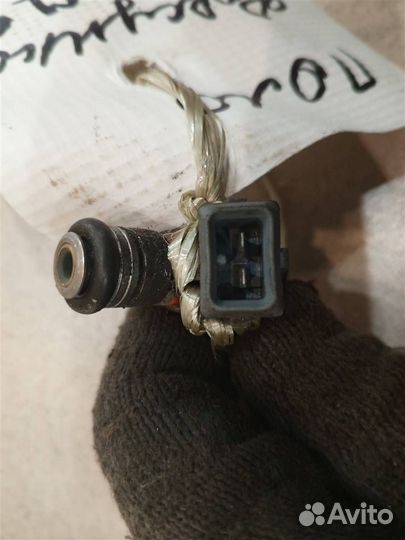 Форсунка инжекторная Volkswagen Polo 3 1994-2001