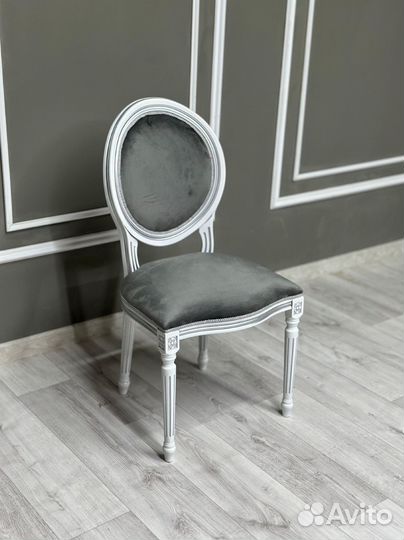 Стол обеденный. В наличии