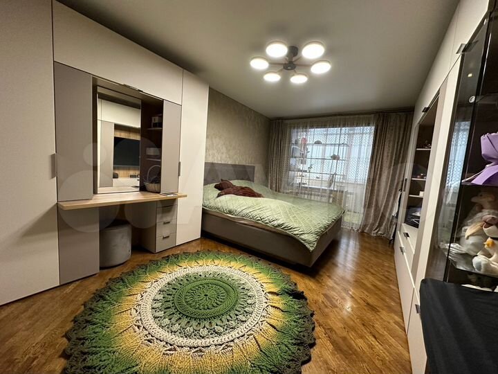 3-к. квартира, 90 м², 1/10 эт.