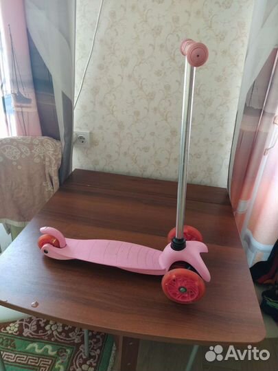 Самокат трёхколёсный