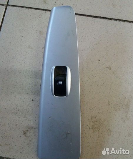 Кнопка стеклоподъемника передней правой двери Kia