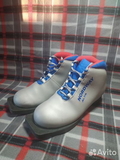 Лыжные ботинки