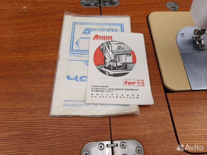 Швейная машинка Чайка 142 м