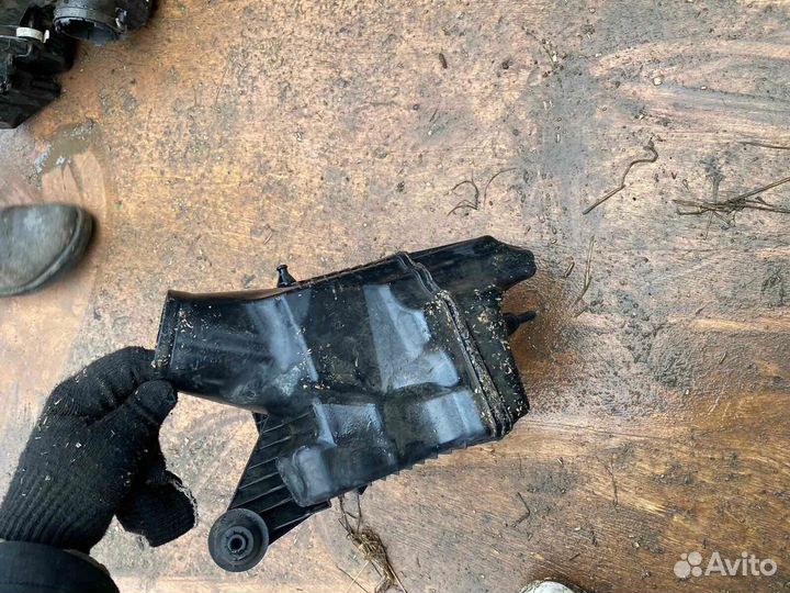 Корпус воздушного фильтра Renault Megane 2