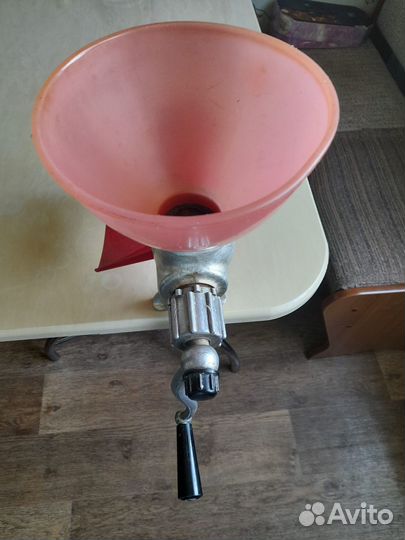 Механическая соковыжималка