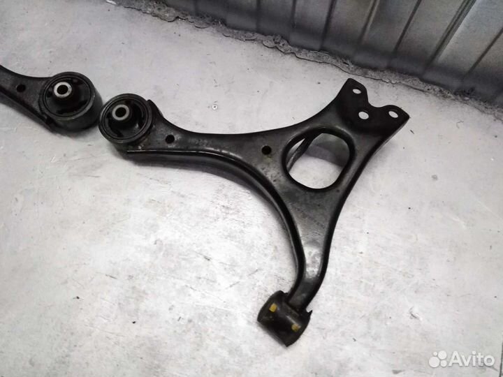 Передний рычаг Honda Civic 4D 8 2006-2012