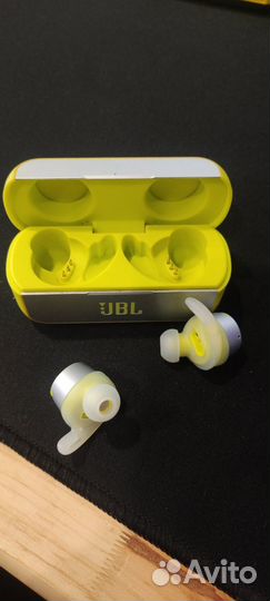 Беспроводные наушники JBL Reflect flow