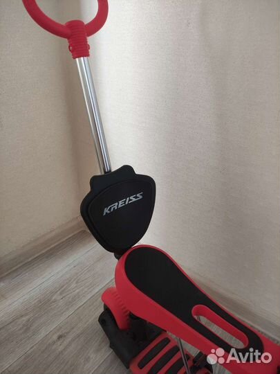 Самокат трехколесный с сиденьем и ручкой