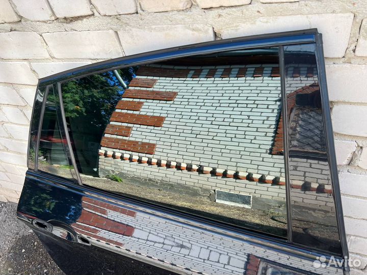 Стекло двери заднее правое BMW X6 E71