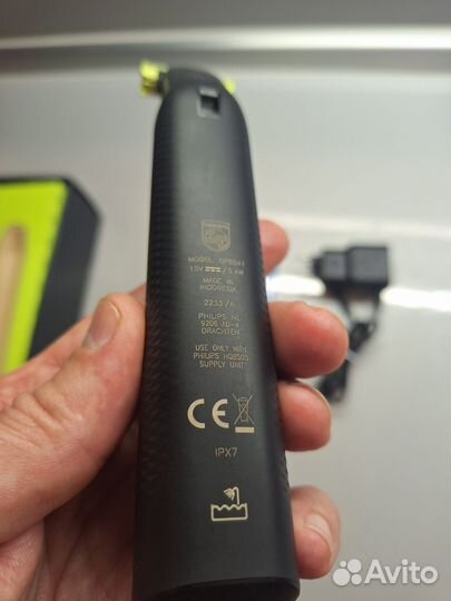 Триммер philips oneblade pro (плюс 4 лезвия)