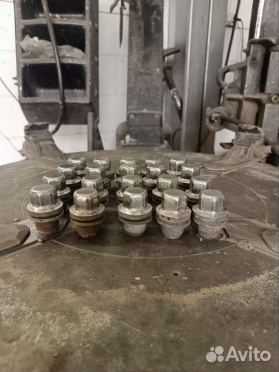 Колесные гайки range rover