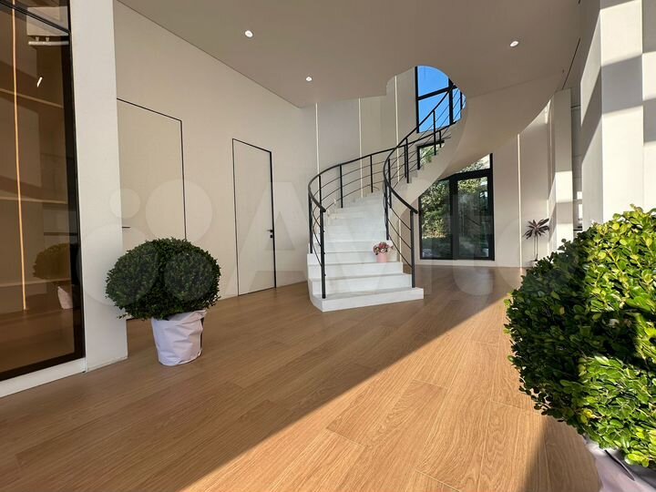 Дом 450 м² на участке 6 сот.