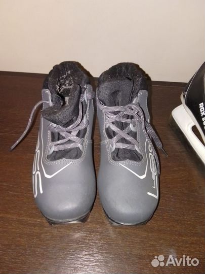 Коньки хоккейные р.30 Лыжные ботинки р.30