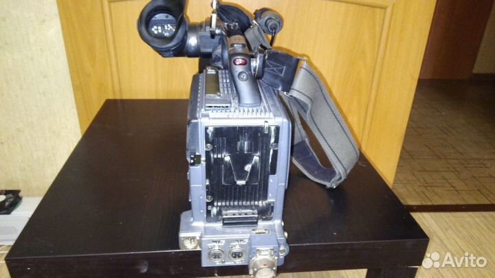 Профессиональная видеокамера sony DSR-390P
