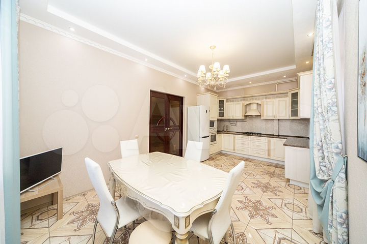 Дом 232,2 м² на участке 5,8 сот.